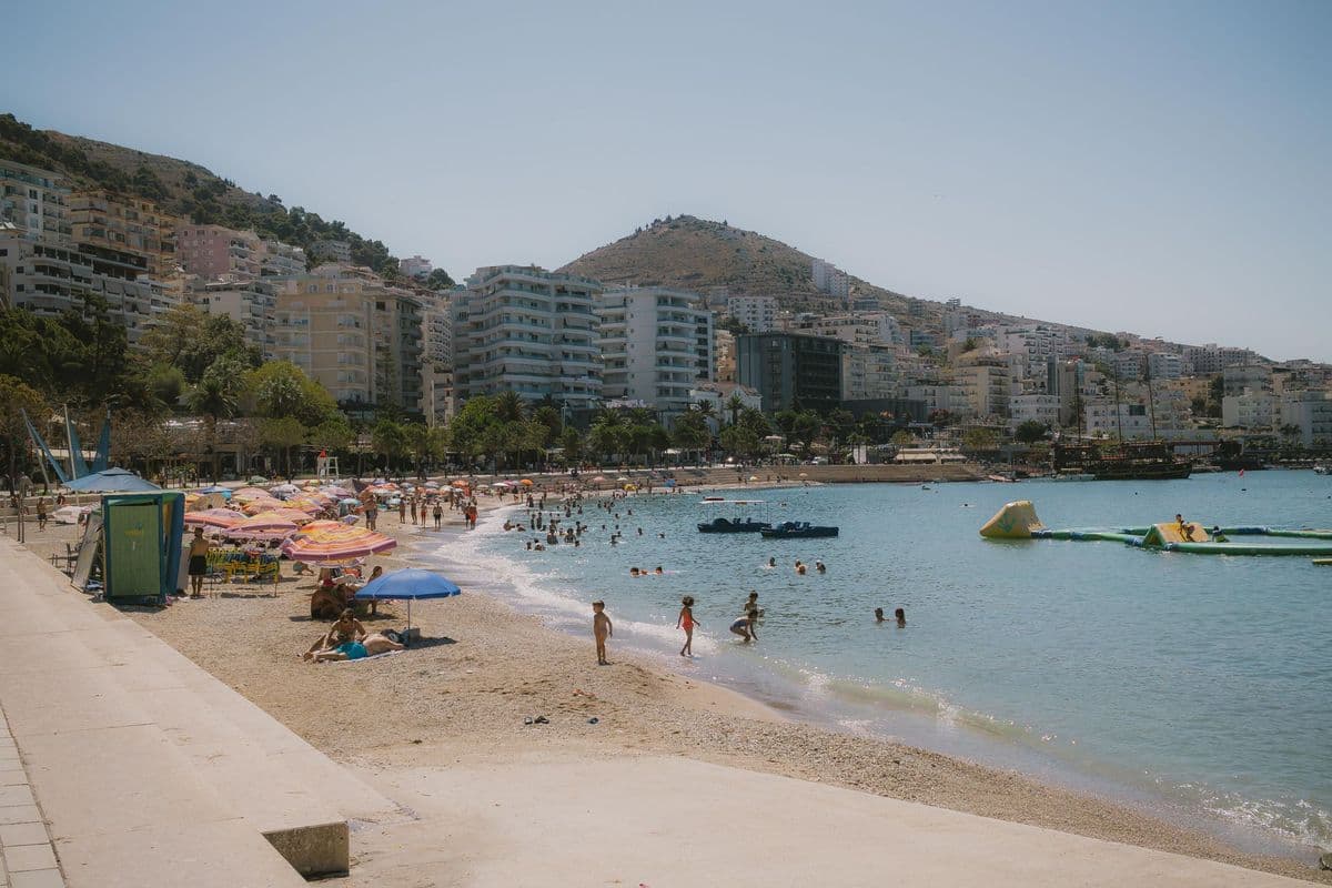 Valona in auto: guida alle spiagge più belle della costa